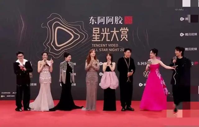 星光大赏开场尴尬,主持人遭网友集体吐槽